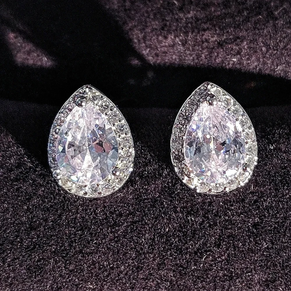 New Pear cut Diamond Stud Earrings - Picture 2 of 6